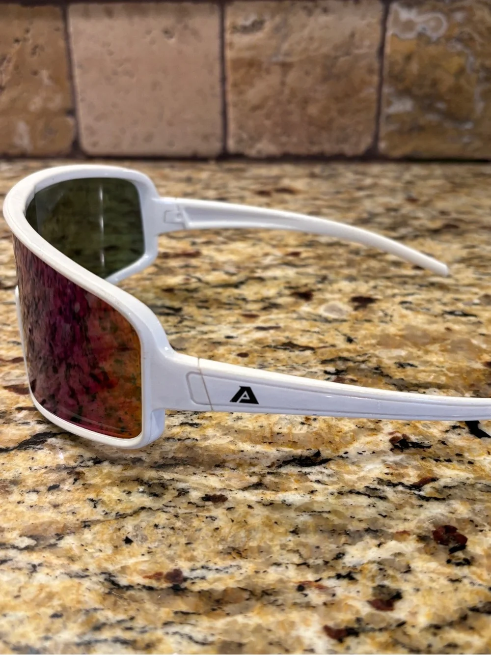 El Legendo Shield Sunglasses - White Frame with Mirrored Rainbow Lens